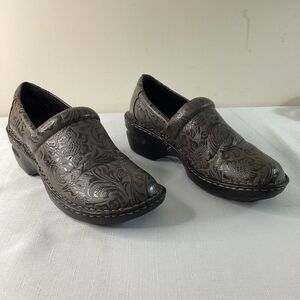 B.O.C. Women's Gray Floral Embossed Clogs Size 9